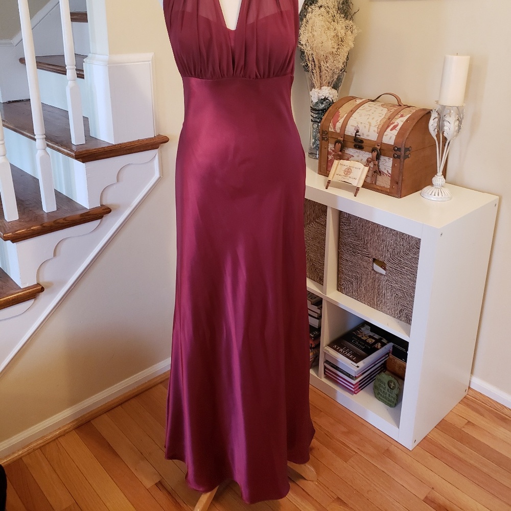 Gown - Picture 2 of 4